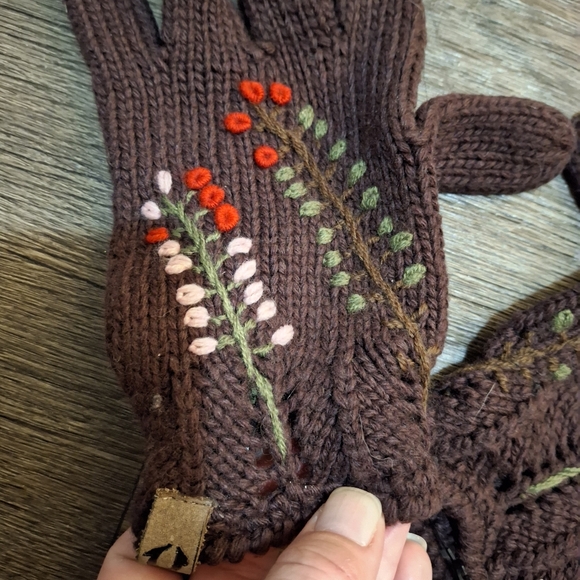 True Religion Wool Cashmere Blend Knitted Gloves. Never Worn. - Picture 5 of 13